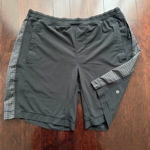Lululemon Men's Run Response Black Shorts Size Large Checkered Gym Active Lined